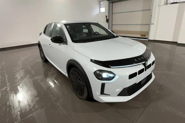 Lancia Ypsilon Hybrid e-DCT - foto 3 di 4