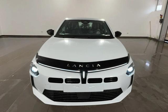 Lancia Ypsilon Hybrid e-DCT - foto 2 di 4