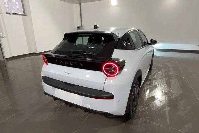 Lancia Ypsilon Hybrid e-DCT - foto 4 di 4