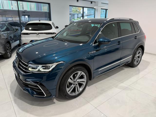 Volkswagen Tiguan 1.5 TSI 150 CV DSG ACT R-Line" IQ Led", del 2022, 79.000 km, in vendita a Asolo (TV)