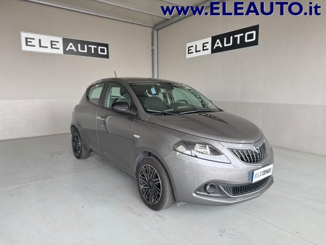 Lancia Ypsilon 1.0 FireFly 5 porte S&S Hybrid Gold, del 2023, 39.000 km, in vendita a Sedriano (MI)