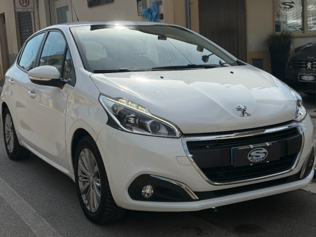 Peugeot 208 1.2 82 Business - foto 2 di 4
