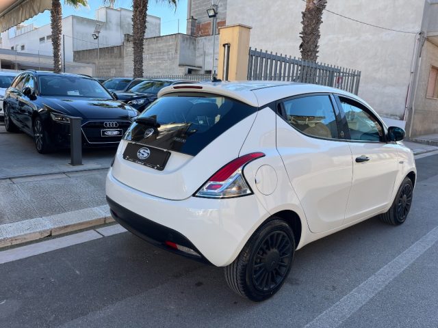 Lancia Ypsilon 1.0 Hybrid *Black Edition* - foto 3 di 4