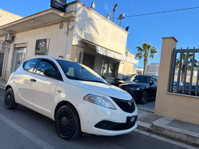 Lancia Ypsilon 1.0 Hybrid *Black Edition* usato a SAN MICHELE SALENTINO