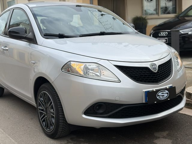 Lancia Ypsilon 1.2 69 CV 5P Gold - foto 2 di 4