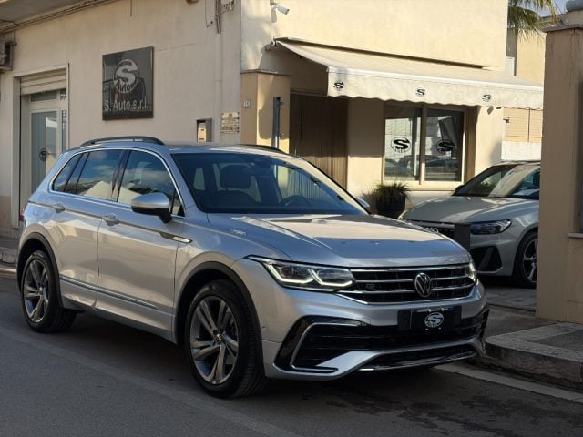 Volkswagen Tiguan 2.0TDI 150 DSG R-Line *69000KM* usato a SAN MICHELE SALENTINO