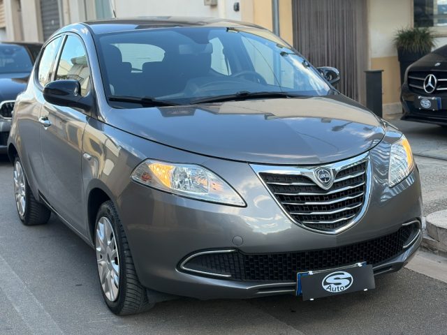 Lancia Ypsilon 1.2 69 CV 5 porte Silver - foto 2 di 4