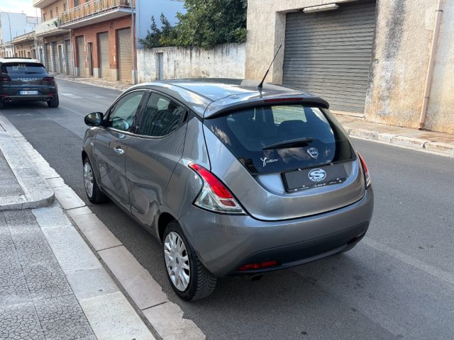 Lancia Ypsilon 1.2 69 CV 5 porte Silver - foto 4 di 4