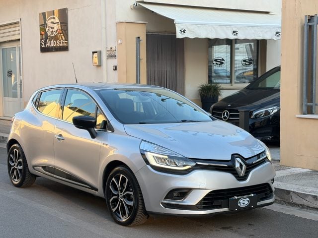 Renault Clio 1.5dCi 75CV Moschino Life, del 2019, 84.000 km, in vendita a San Michele Salentino (BR)