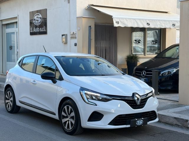 Renault Clio 1.0TCe 90CV Evolution, del 2023, 29.230 km, in vendita a San Michele Salentino (BR)