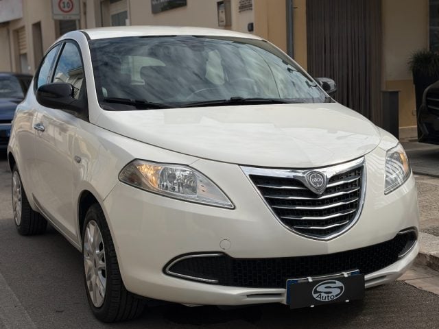 Lancia Ypsilon 1.2 69 GPL Ecochic Silver - foto 2 di 4