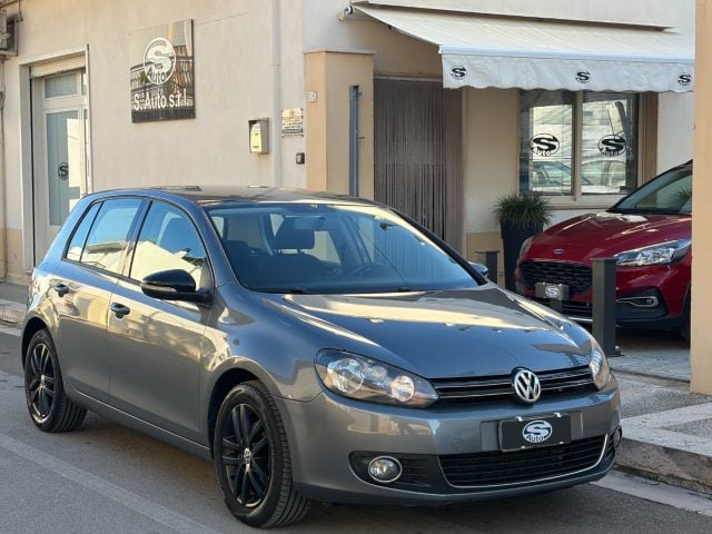 Volkswagen Golf 1.6TDI DSG Highline, del 2012, 239.000 km, in vendita a San Michele Salentino (BR)