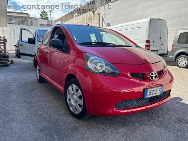 Toyota Aygo 1.0 12V VVT-i 5 porte - foto 2 di 4