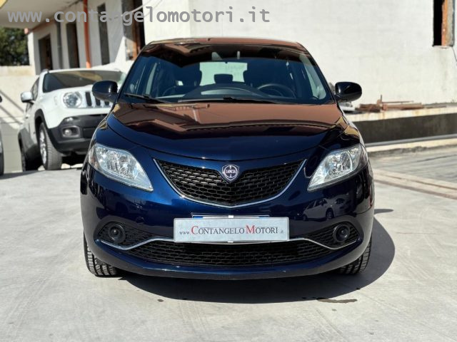 Lancia Ypsilon 0.9 TwinAir 85 CV 5 porte DFN Gold - foto 2 di 4