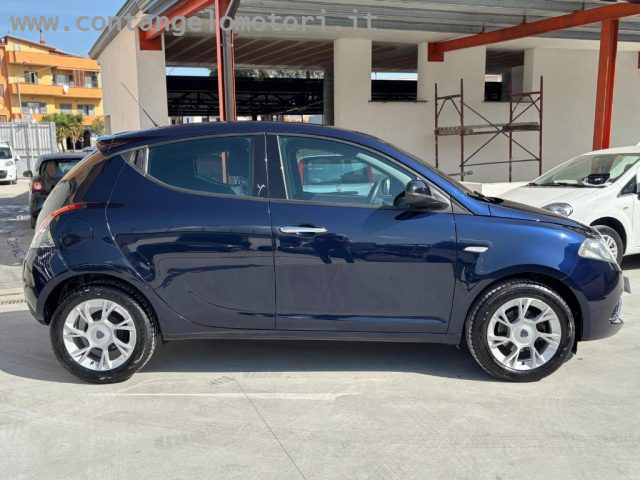 Lancia Ypsilon 0.9 TwinAir 85 CV 5 porte DFN Gold - foto 4 di 4
