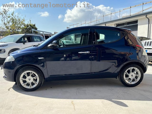 Lancia Ypsilon 0.9 TwinAir 85 CV 5 porte DFN Gold - foto 3 di 4