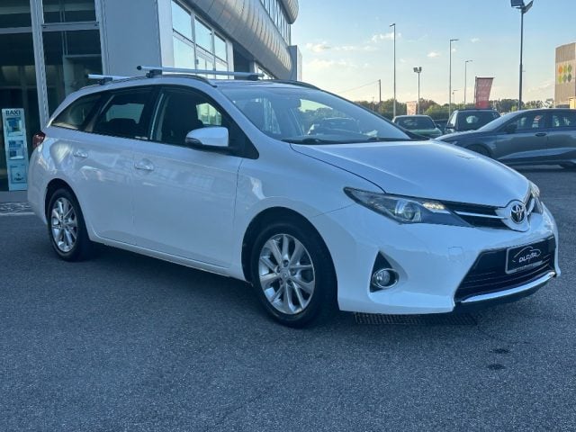 Toyota Auris Touring Sports 1.4 D-4D Lounge - foto 2 di 16