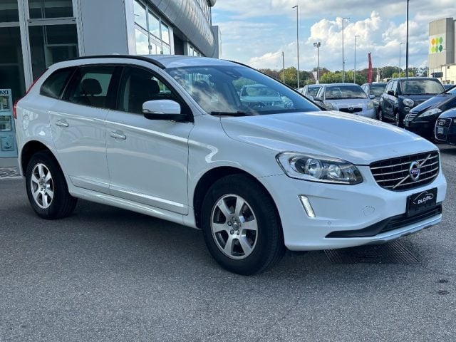 Volvo XC60 D4 AWD Geartronic - foto 2 di 4