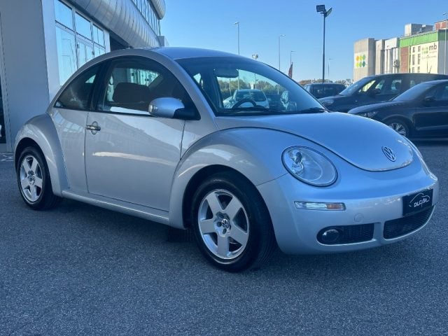Volkswagen New Beetle 1.6 - foto 2 di 4