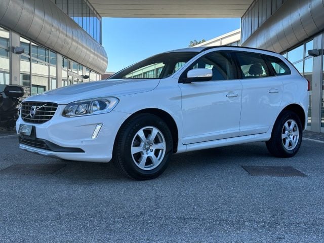 Volvo XC60 D4 AWD Geartronic - foto 3 di 4