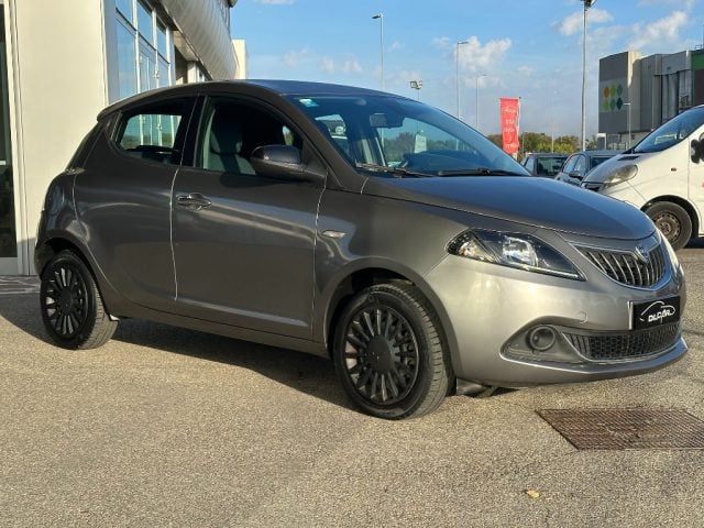 Lancia Ypsilon 1.0 FireFly 5P. S&S Hybrid Ecochic Silver - foto 2 di 4