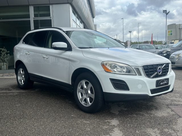 Volvo XC60 D3 AWD Geartronic Momentum - foto 2 di 4