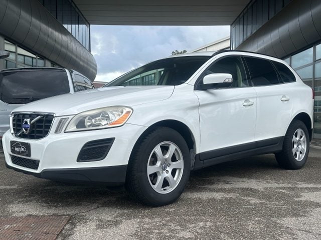 Volvo XC60 D3 AWD Geartronic Momentum - foto 3 di 4