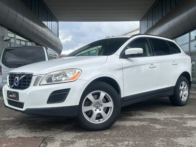 Volvo XC60 D3 AWD Geartronic Momentum, del 2012, 208.500 km, in vendita a Cesenatico (FC)