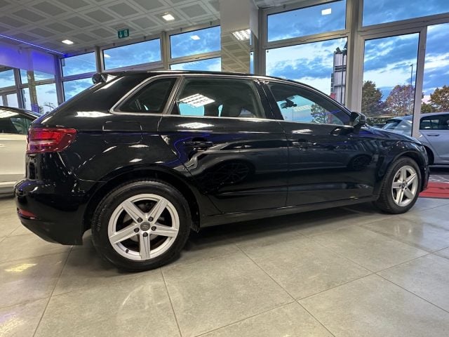Audi A3 SPB 30 TDI Admired - foto 3 di 4