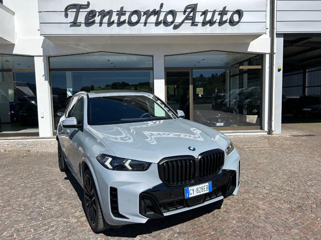 BMW X5 xDrive30d 48V Msport Pro, del 2025, 29.800 km, in vendita a Garbagnate Monastero (LC)