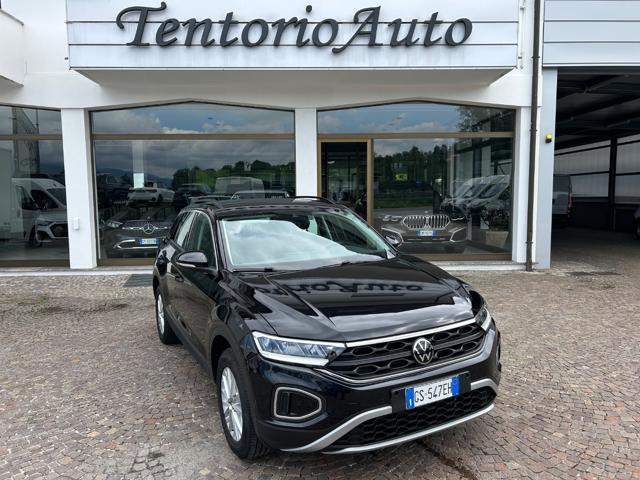 Volkswagen T-Roc 2.0 TDI SCR 150 CV DSG Life, del 2023, 32.000 km, in vendita a Garbagnate Monastero (LC)