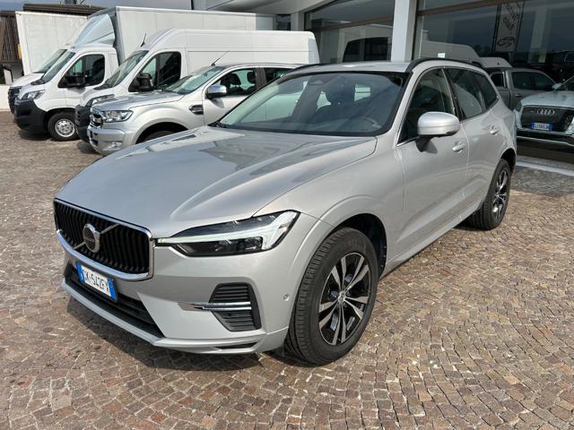 Volvo XC60 B4 (d) AWD automatico MOMENTUM - foto 2 di 4
