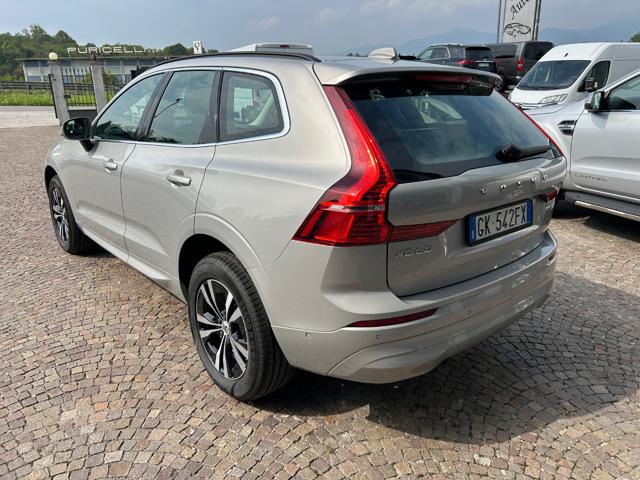 Volvo XC60 B4 (d) AWD automatico MOMENTUM - foto 4 di 4