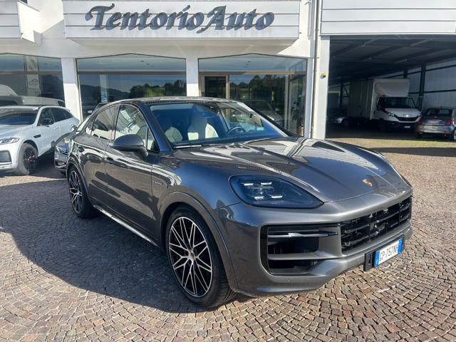 Porsche Cayenne 3.0 V6 E-Hybrid, del 2023, 108.000 km, in vendita a Garbagnate Monastero (LC)