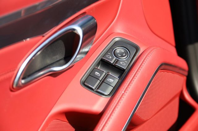 Porsche 718 Spyder Boxster 2.0 Style Edition, del 2023, 2.300 km, in vendita a Besozzo (VA)