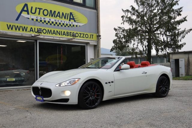 Maserati GranCabrio 4.7 V8, del 2011, 33.000 km, in vendita a Besozzo (VA)
