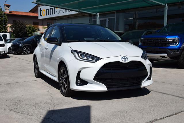 Toyota Yaris IV 1.5 Hybrid 115cv E-CVT Hybrid B&W Edition, del 2024, 12 km, in vendita a Mazzano (BS)