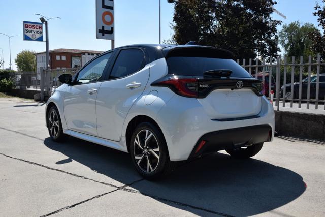 Toyota Yaris IV 1.5 Hybrid 115cv E-CVT Hybrid B&W Edition - foto 4 di 23