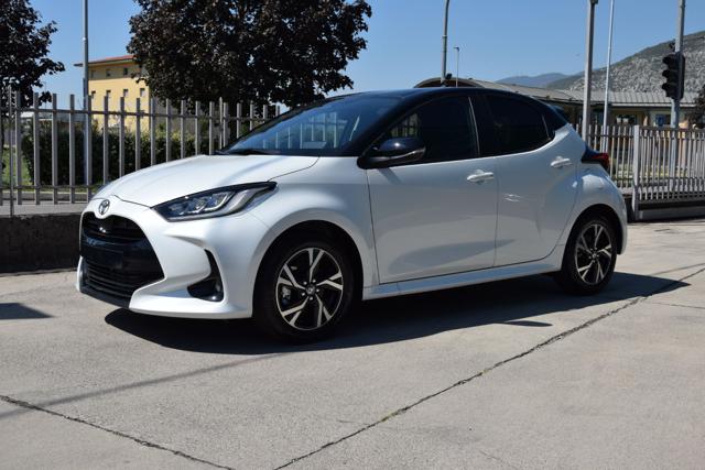 Toyota Yaris IV 1.5 Hybrid 115cv E-CVT Hybrid B&W Edition - foto 3 di 23