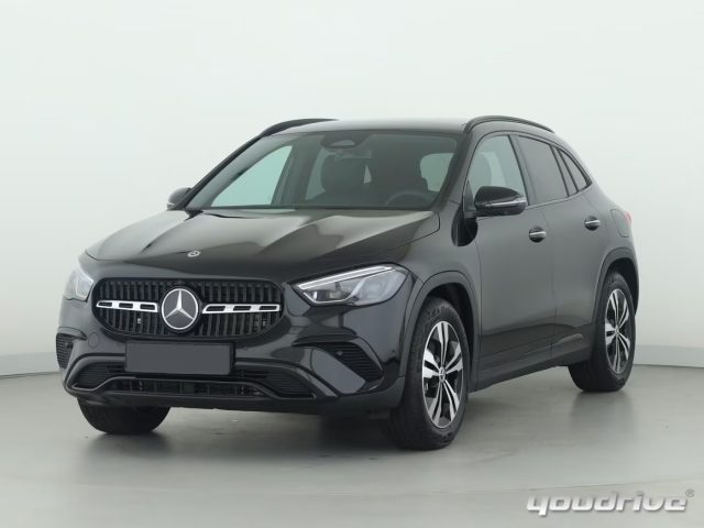 Mercedes-Benz GLA 200 d Automatic Advanced KM0 km 0 a NOLA