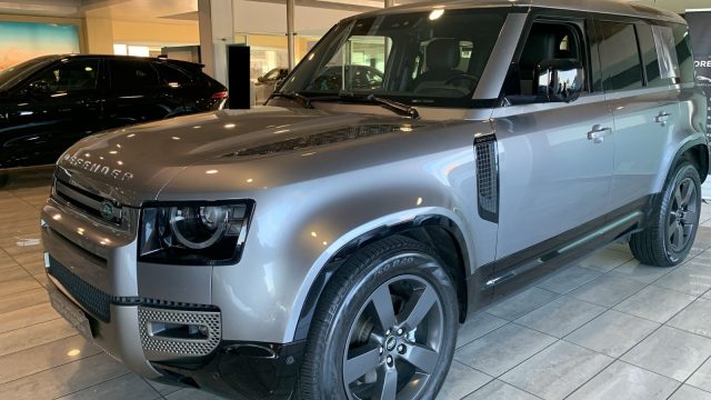 Land Rover Defender 110 3.0D I6 250 CV AWD X-Dynamic HSE IVA ESPOSTA usato a SANT ANGELO IN VADO