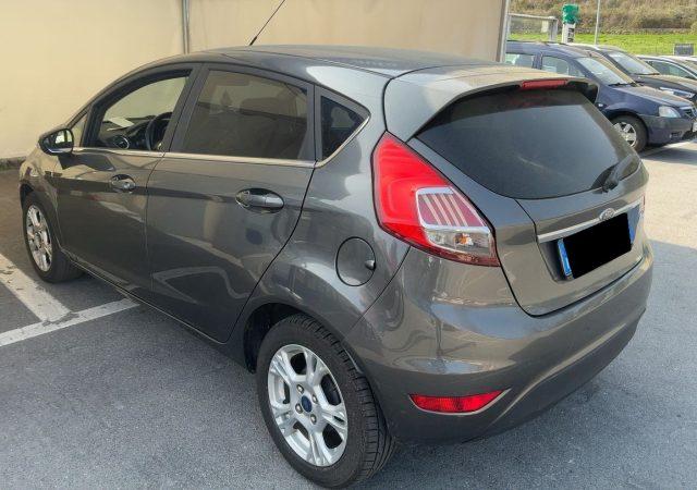 Ford Fiesta 1.4 5 porte. GPL DI CASA Titanium OK NEOPATENTATO - foto 2 di 4