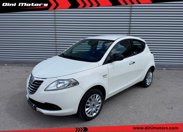 Lancia Ypsilon 0.9 TwinAir 85 CV 5 porte Metano Ecochic Silver usato a SANT ANGELO IN VADO
