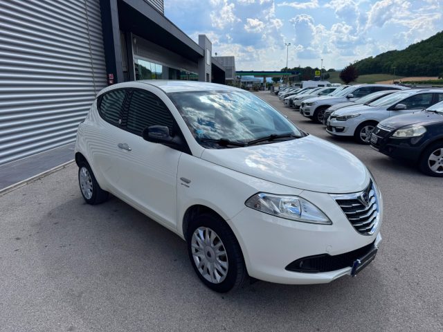 Lancia Ypsilon 0.9 TwinAir 85 CV 5 porte Metano Ecochic Silver - foto 3 di 4
