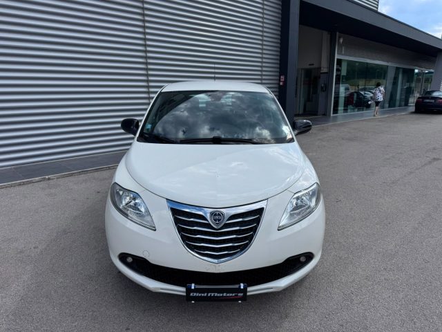 Lancia Ypsilon 0.9 TwinAir 85 CV 5 porte Metano Ecochic Silver - foto 2 di 4