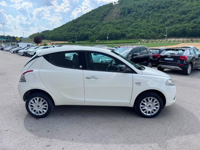 Lancia Ypsilon 0.9 TwinAir 85 CV 5 porte Metano Ecochic Silver - foto 4 di 4