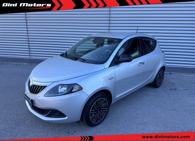 Lancia Ypsilon 1.0 FireFly 5p Hybrid Ecochic Gold IVA ESPOSTA, del 2022, 49.899 km, in vendita a Sant Angelo In Vado (PU)