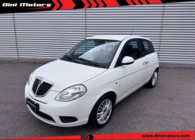 Lancia Ypsilon 1.2 Benzina OK NEOPATENTATI, del 2014, 250.000 km, in vendita a Sant Angelo In Vado (PU)