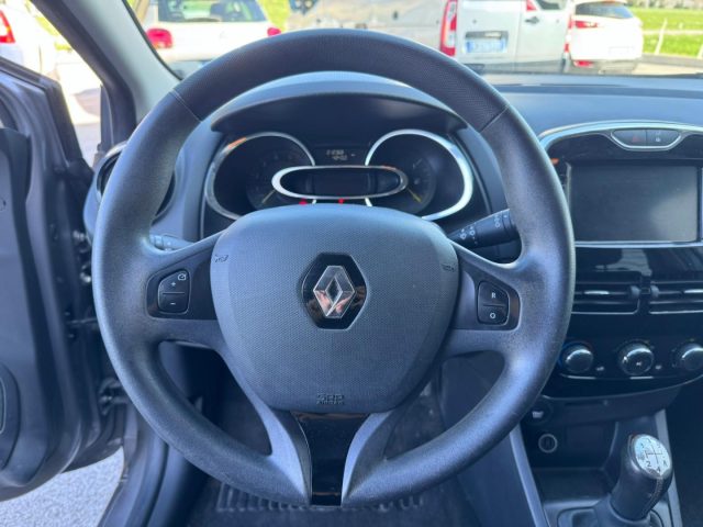 Renault Clio 1.5 dCi 8V 75CV 5 porte Live OK neopatentati, del 2015, 200.000 km, in vendita a Sant Angelo In Vado (PU)