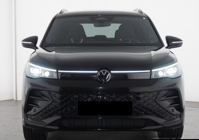 Volkswagen Tiguan 2.0 TDI 150CV DSG R-Line Plus IVA ESPOSTA LEGGE104 usato a SANT ANGELO IN VADO